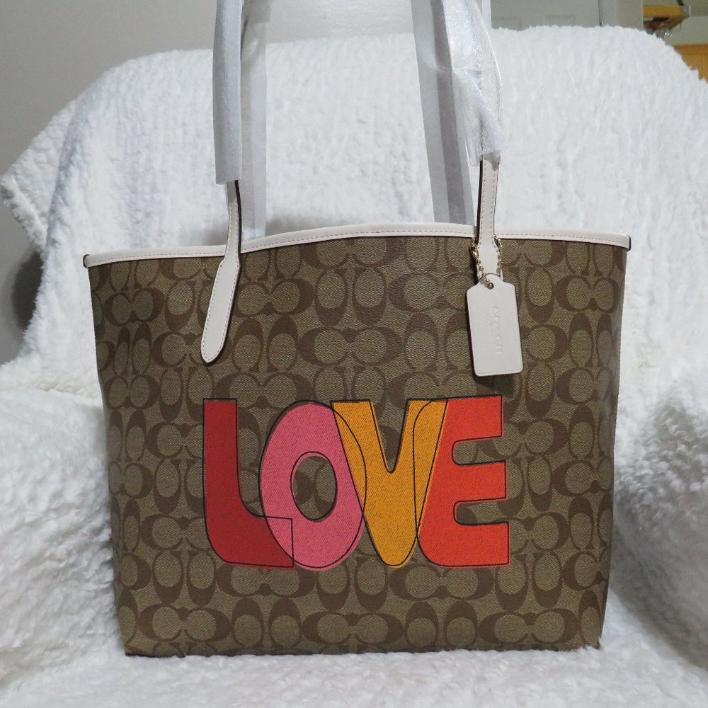 Coach Love Signature City Tote (Khaki/Chalk)